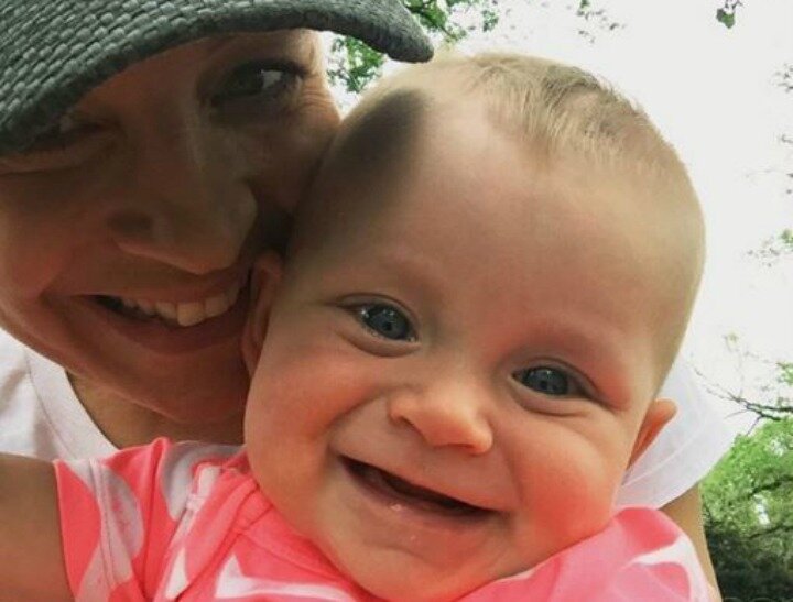 carrie bickmore baby feat